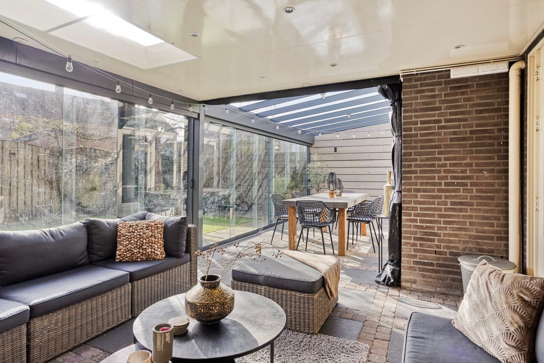 Fully Extended Move-in Ready Corner Home with Garage and Spacious Serre — 22
