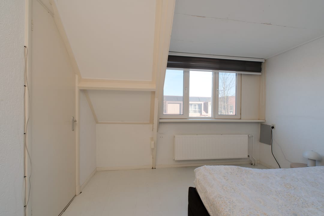 Move-in Ready Starter Home with Modern Updates in Almelo — 16