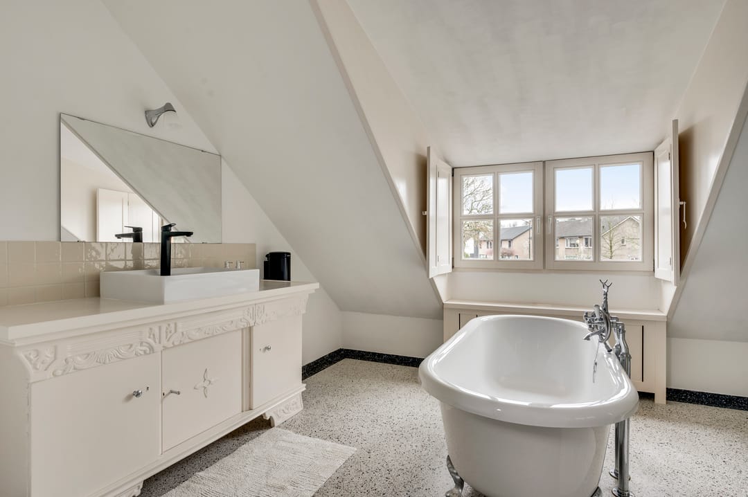 Characterful Semi-Detached Farmhouse with Six Bedrooms in Soerendonk — 36