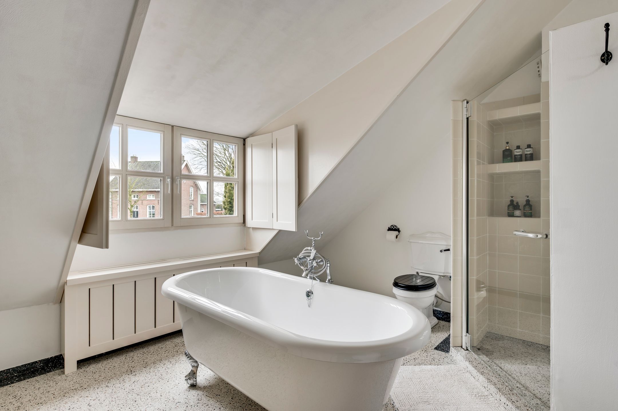 Characterful Semi-Detached Farmhouse with Six Bedrooms in Soerendonk — 37