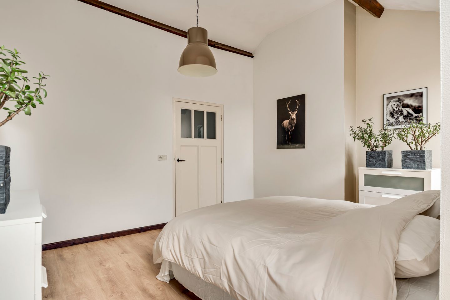Characterful Semi-Detached Farmhouse with Six Bedrooms in Soerendonk — 32