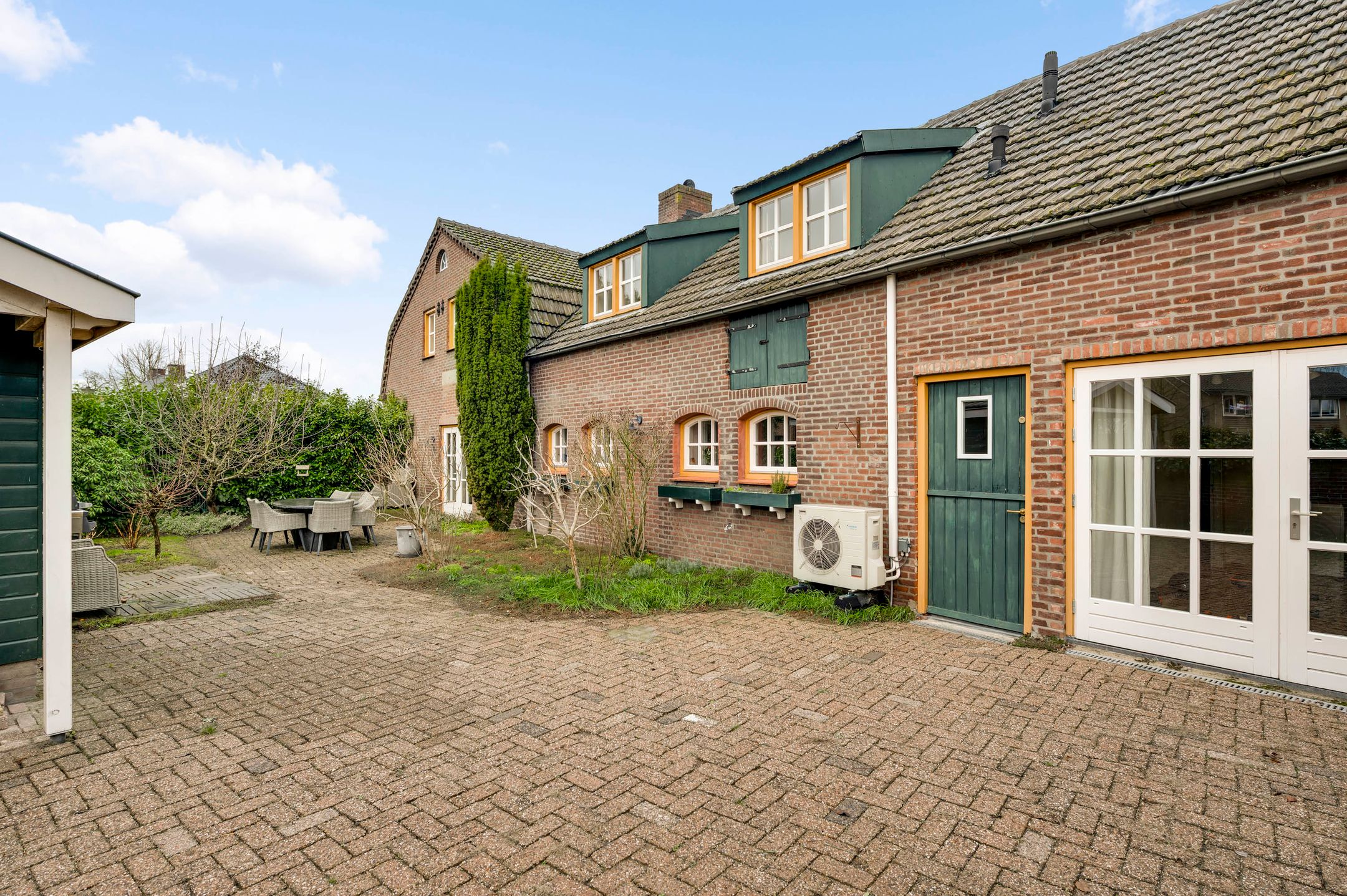 Characterful Semi-Detached Farmhouse with Six Bedrooms in Soerendonk — 46