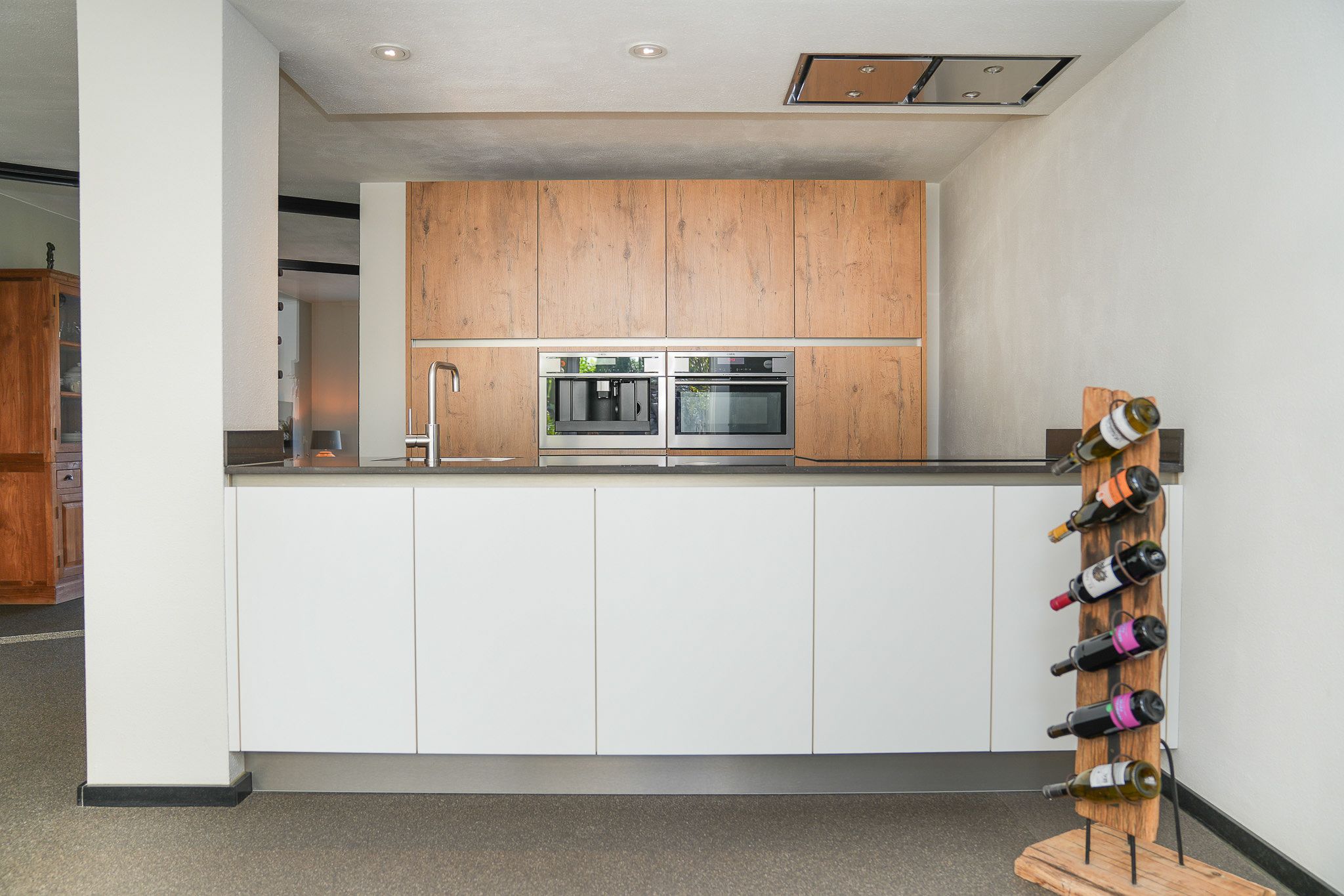 Eye-catching semi-detached house with 170 m² living space and deep south-facing backyard in prime village center location — 14
