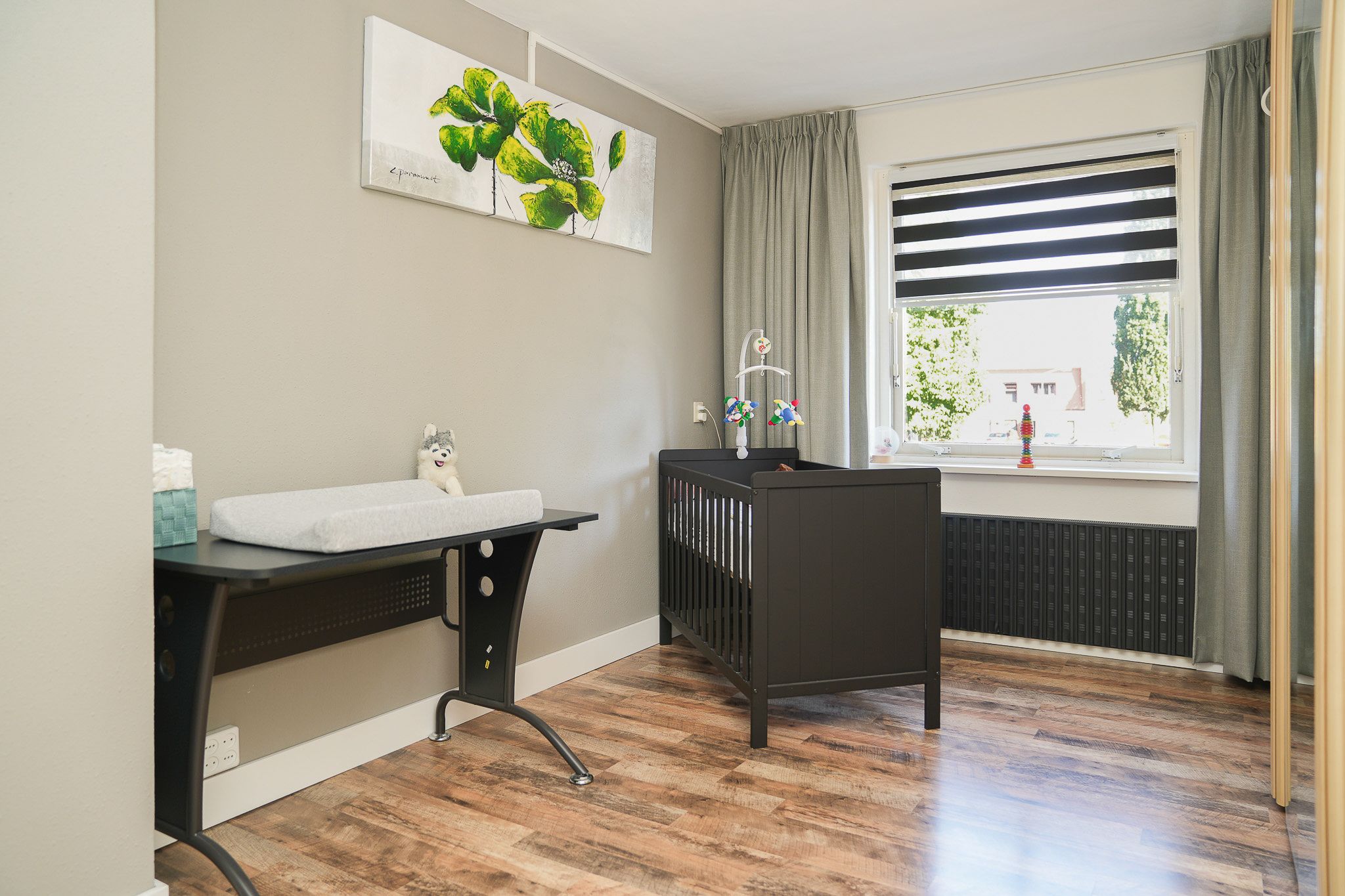 Eye-catching semi-detached house with 170 m² living space and deep south-facing backyard in prime village center location — 29
