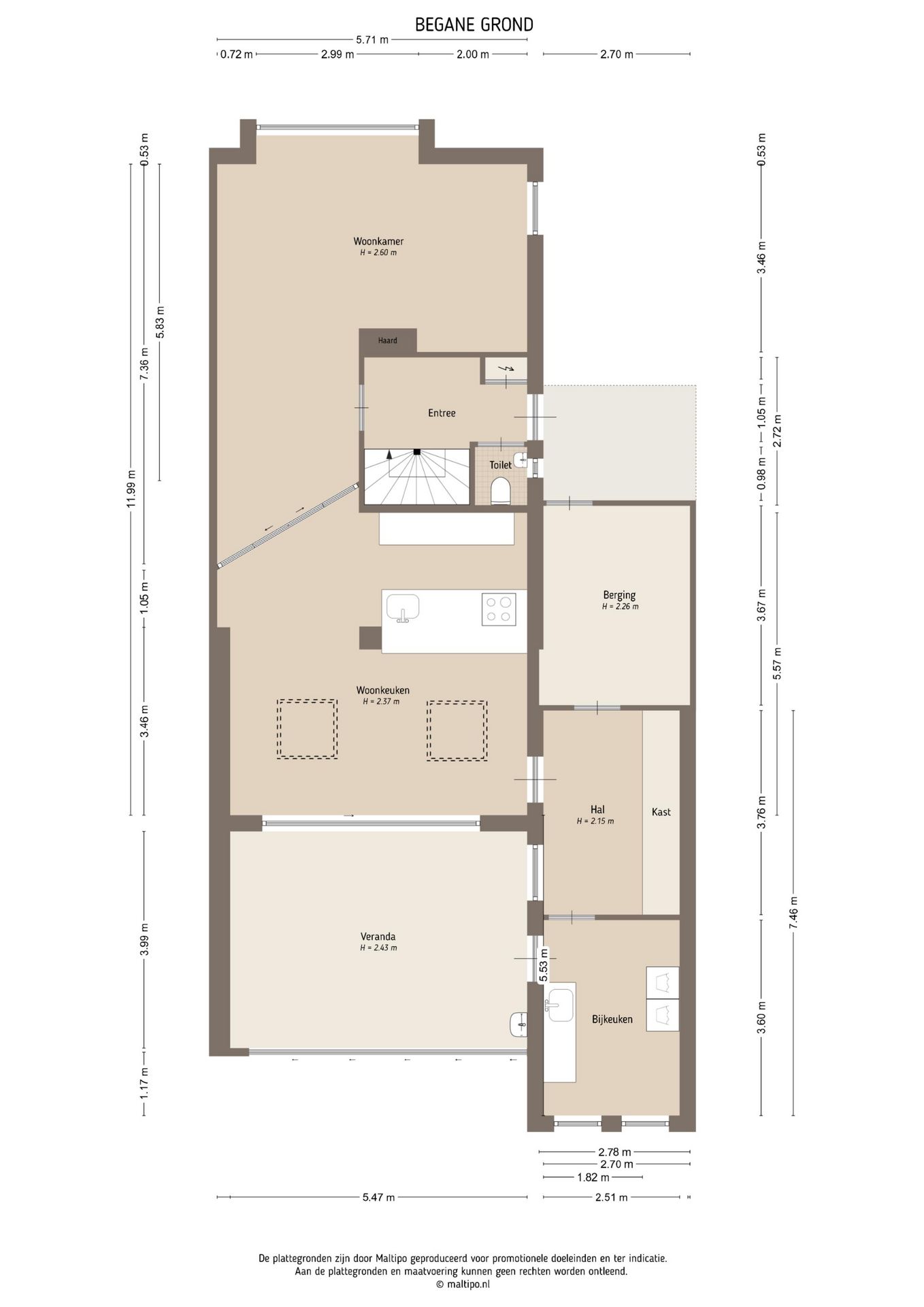 Eye-catching semi-detached house with 170 m² living space and deep south-facing backyard in prime village center location — 48