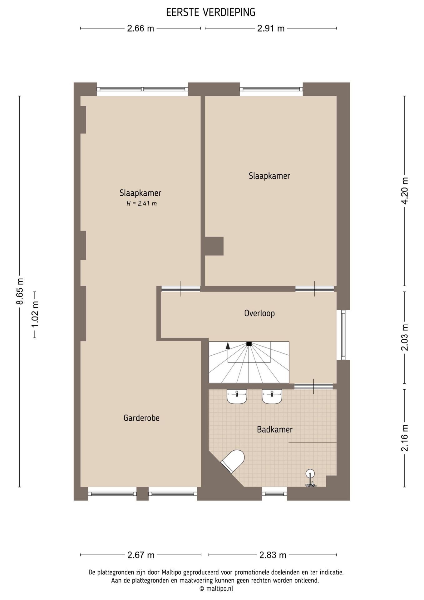 Eye-catching semi-detached house with 170 m² living space and deep south-facing backyard in prime village center location — 49