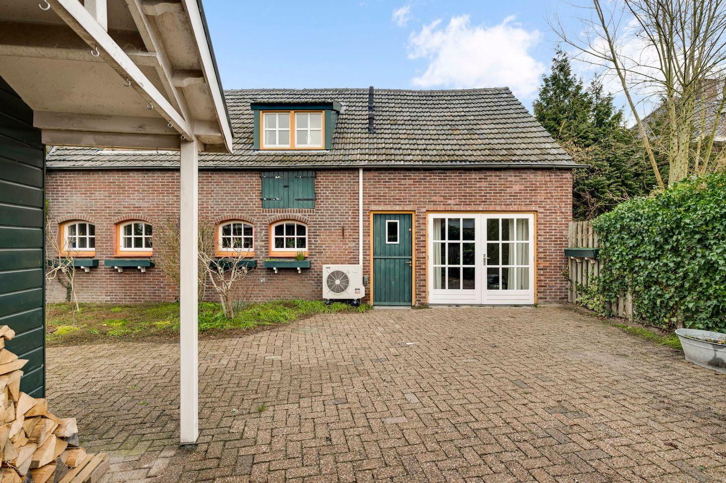Characterful Semi-Detached Farmhouse with Six Bedrooms in Soerendonk — 47