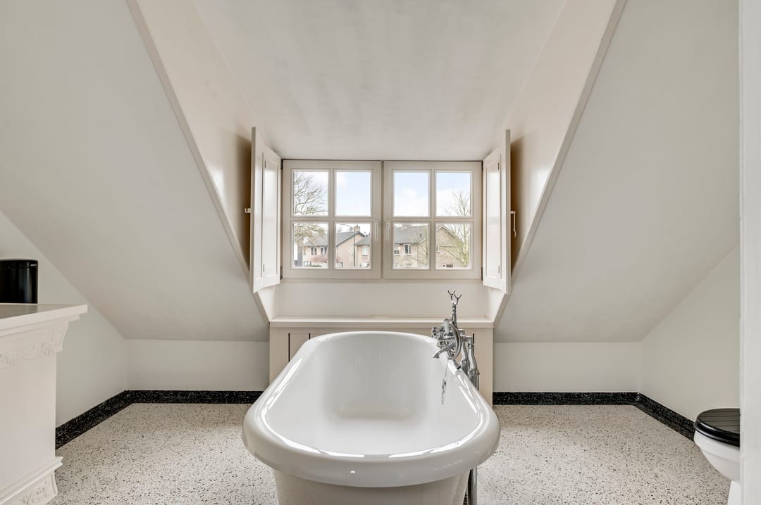 Characterful Semi-Detached Farmhouse with Six Bedrooms in Soerendonk — 35