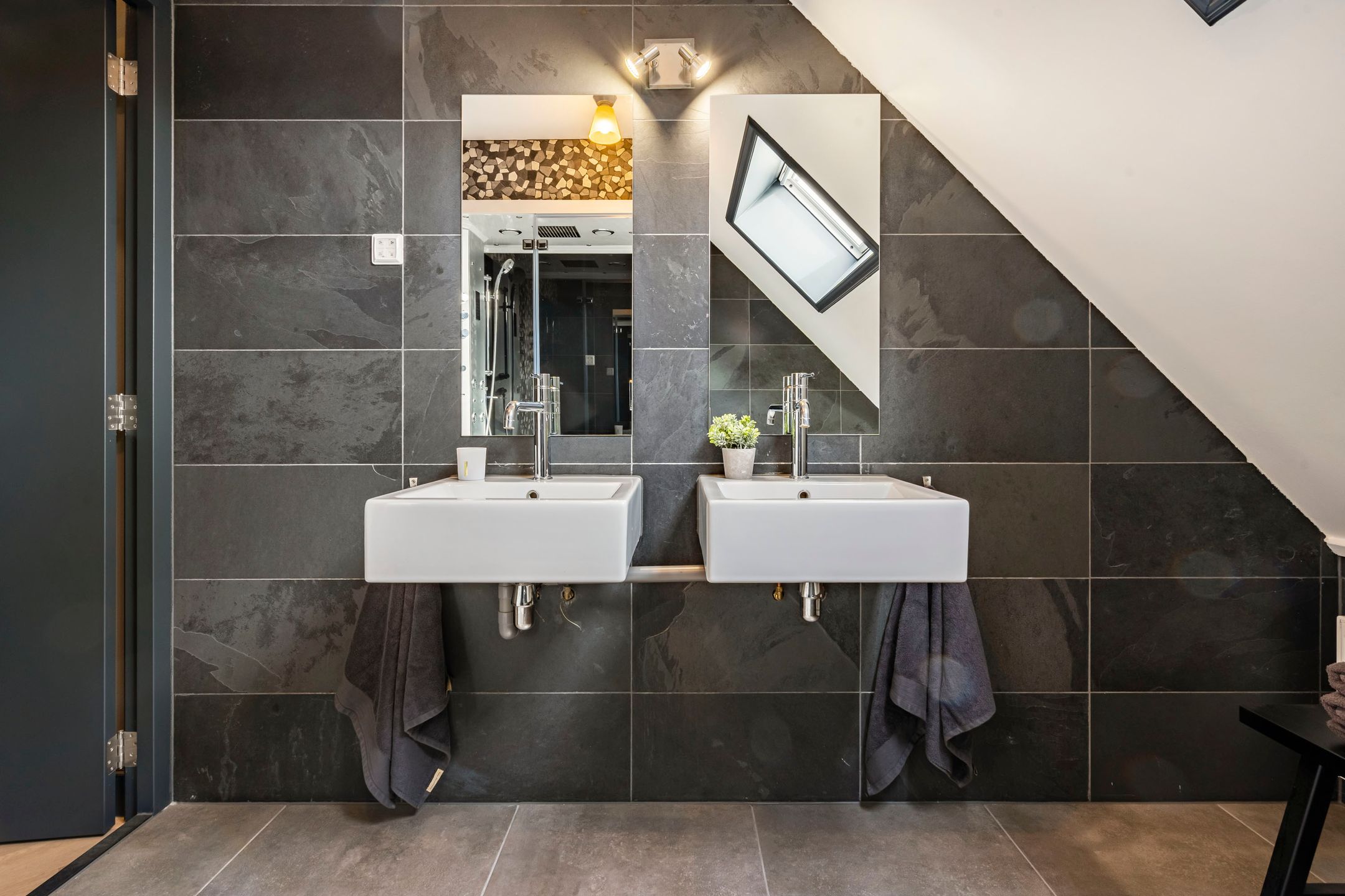Luxury Farmhouse with B&B and Care Potential in Rural Made — 29