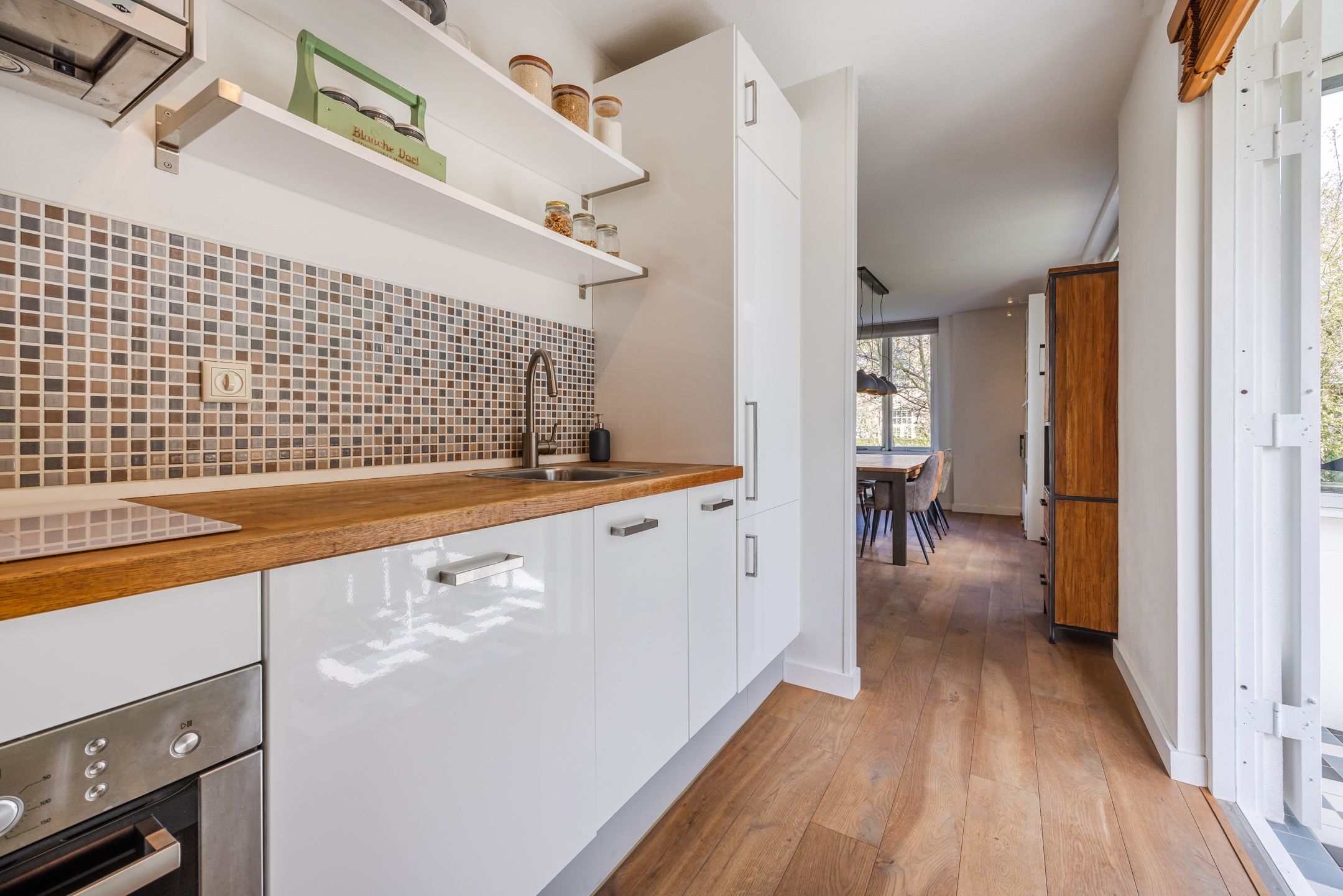 Spacious Ground Floor Apartment in Historic Monument with Garden View — 14