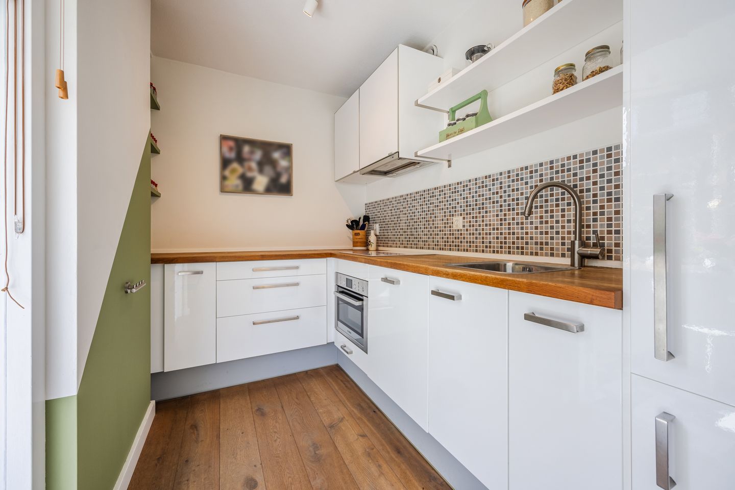 Spacious Ground Floor Apartment in Historic Monument with Garden View — 15