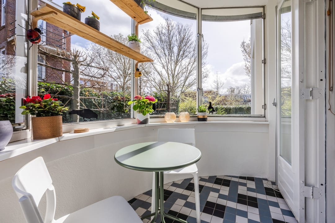 Spacious Ground Floor Apartment in Historic Monument with Garden View — 18