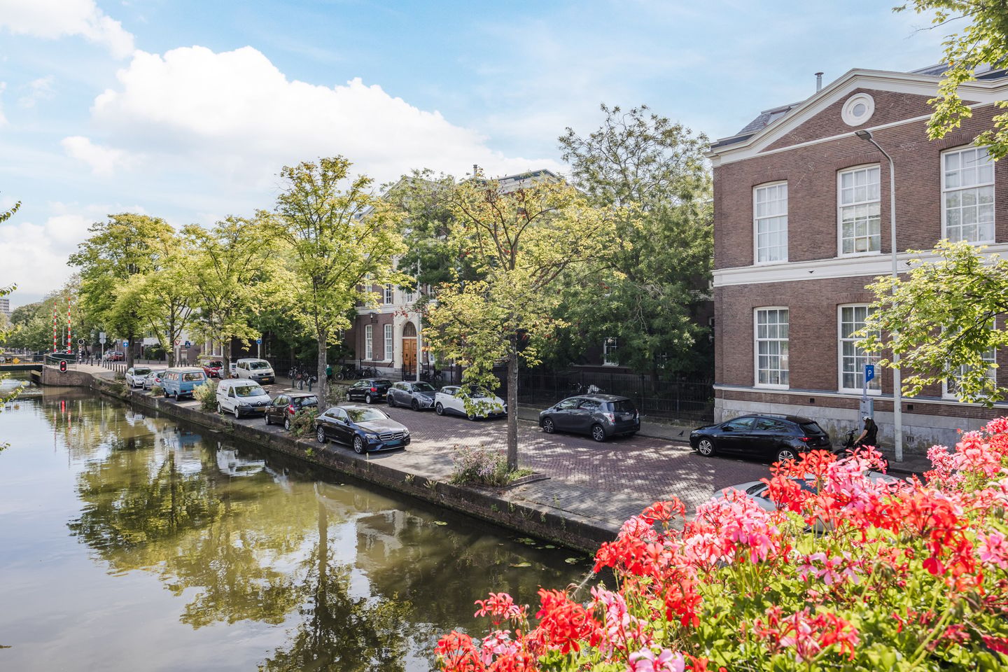 Spacious Ground Floor Apartment in Historic Monument with Garden View — 36