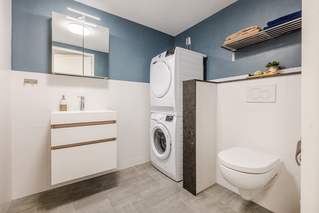 Spacious Ground Floor Apartment in Historic Monument with Garden View — 19