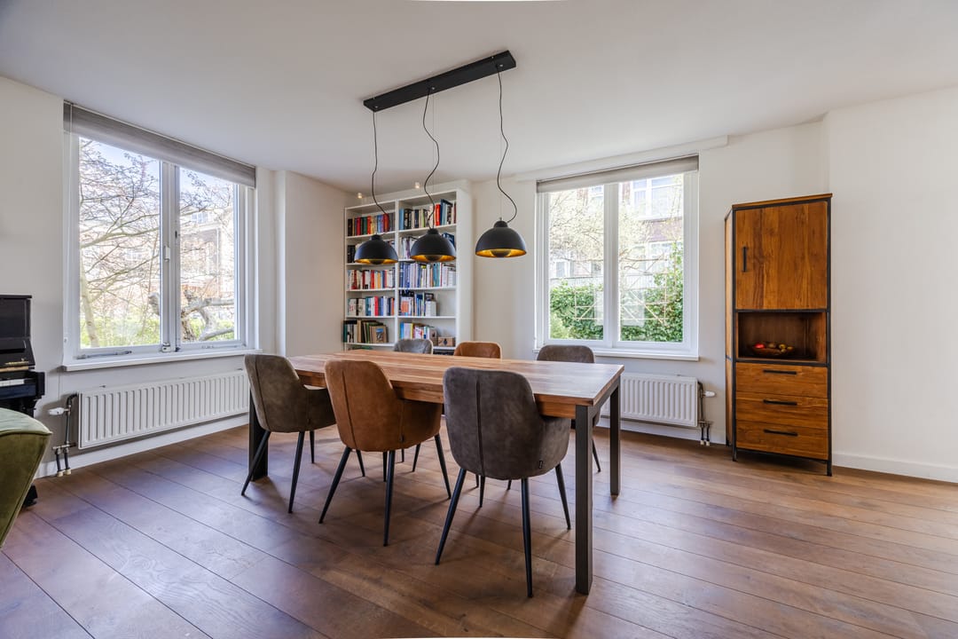 Spacious Ground Floor Apartment in Historic Monument with Garden View — 12