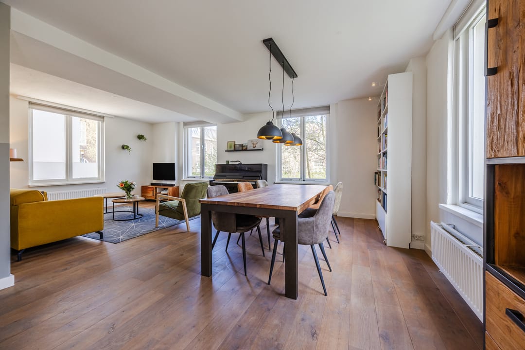 Spacious Ground Floor Apartment in Historic Monument with Garden View — 13