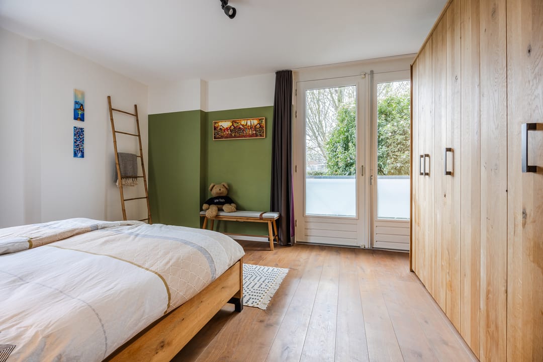 Spacious Ground Floor Apartment in Historic Monument with Garden View — 22