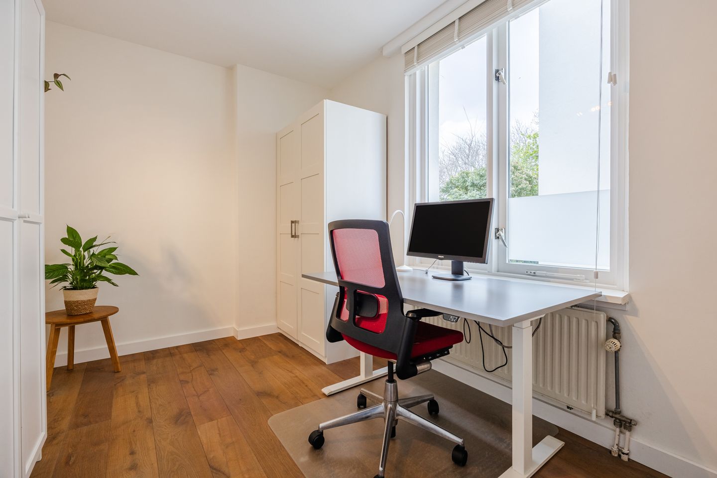 Spacious Ground Floor Apartment in Historic Monument with Garden View — 25