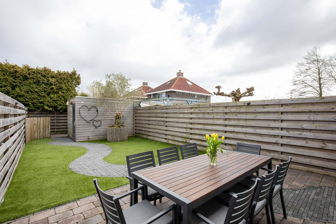 Spacious Family Home with 5 Bedrooms and Sunny Garden in Landerijen — 29