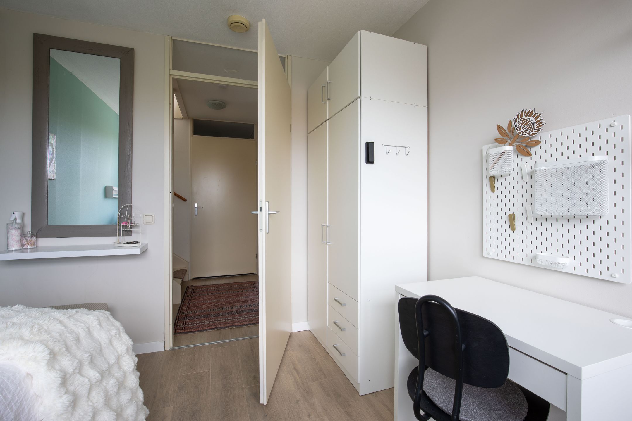 Spacious Family Home with 5 Bedrooms and Sunny Garden in Landerijen — 14