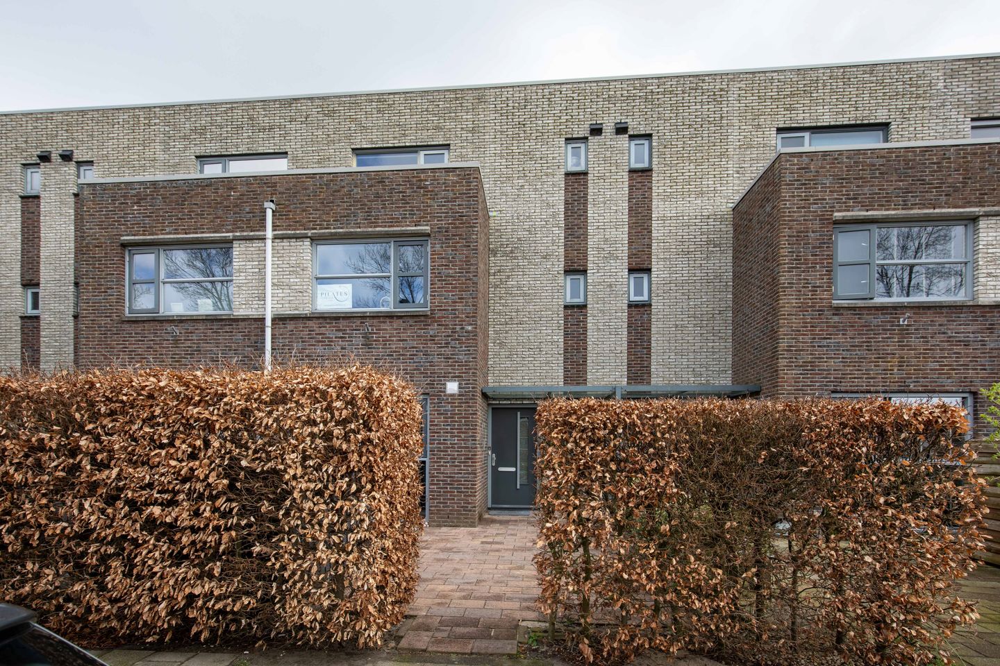 Spacious Family Home with 5 Bedrooms and Sunny Garden in Landerijen — 32