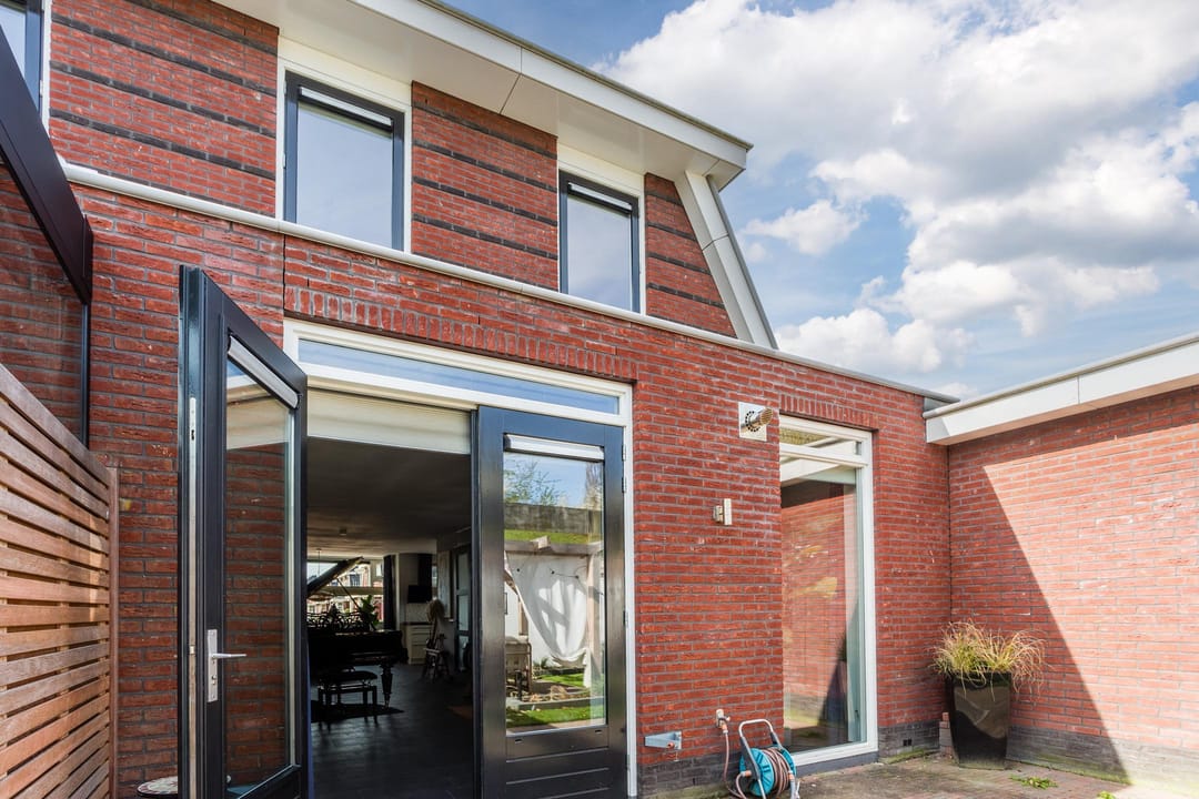Spacious Semi-Detached Home with Garden and Garage in Harderwijk — 38