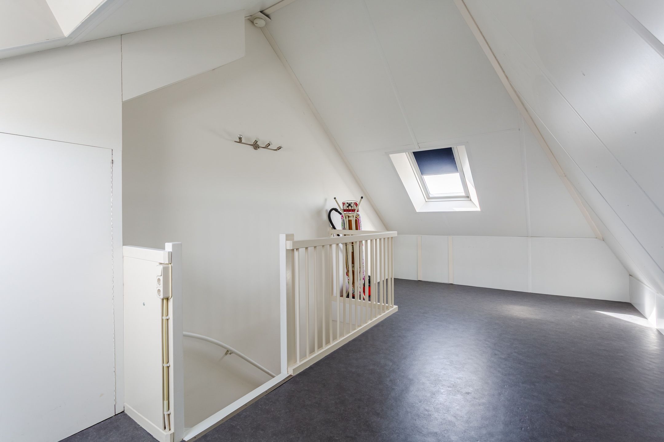 Spacious Semi-Detached Home with Garden and Garage in Harderwijk — 33