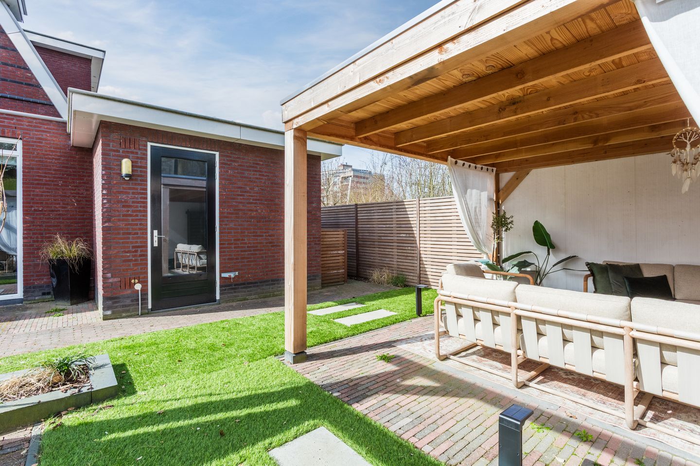 Spacious Semi-Detached Home with Garden and Garage in Harderwijk — 44