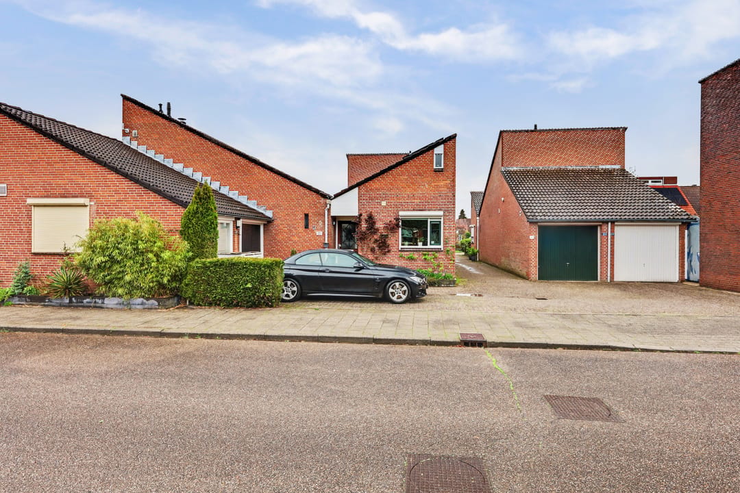 Well-maintained semi-bungalow with garage and sunny garden in Nijmegen — 35