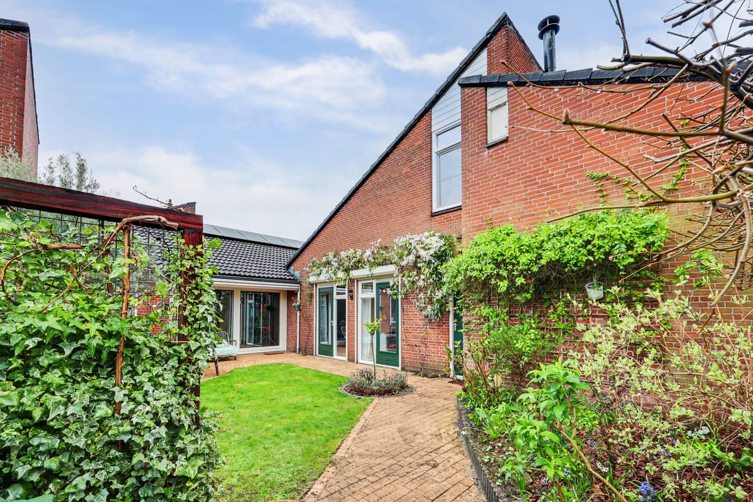 Well-maintained semi-bungalow with garage and sunny garden in Nijmegen — 30