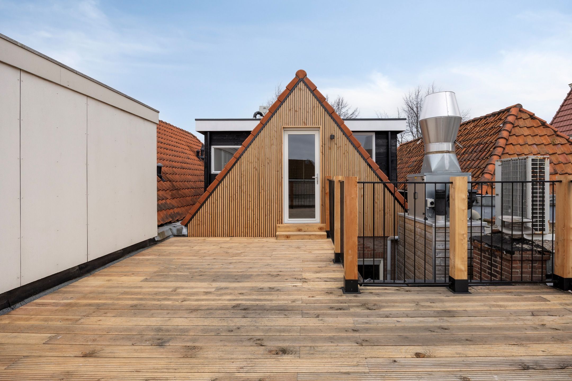 Renovated Upper Apartment with Spacious Rooftop Terrace in Alkmaar City Center — 18
