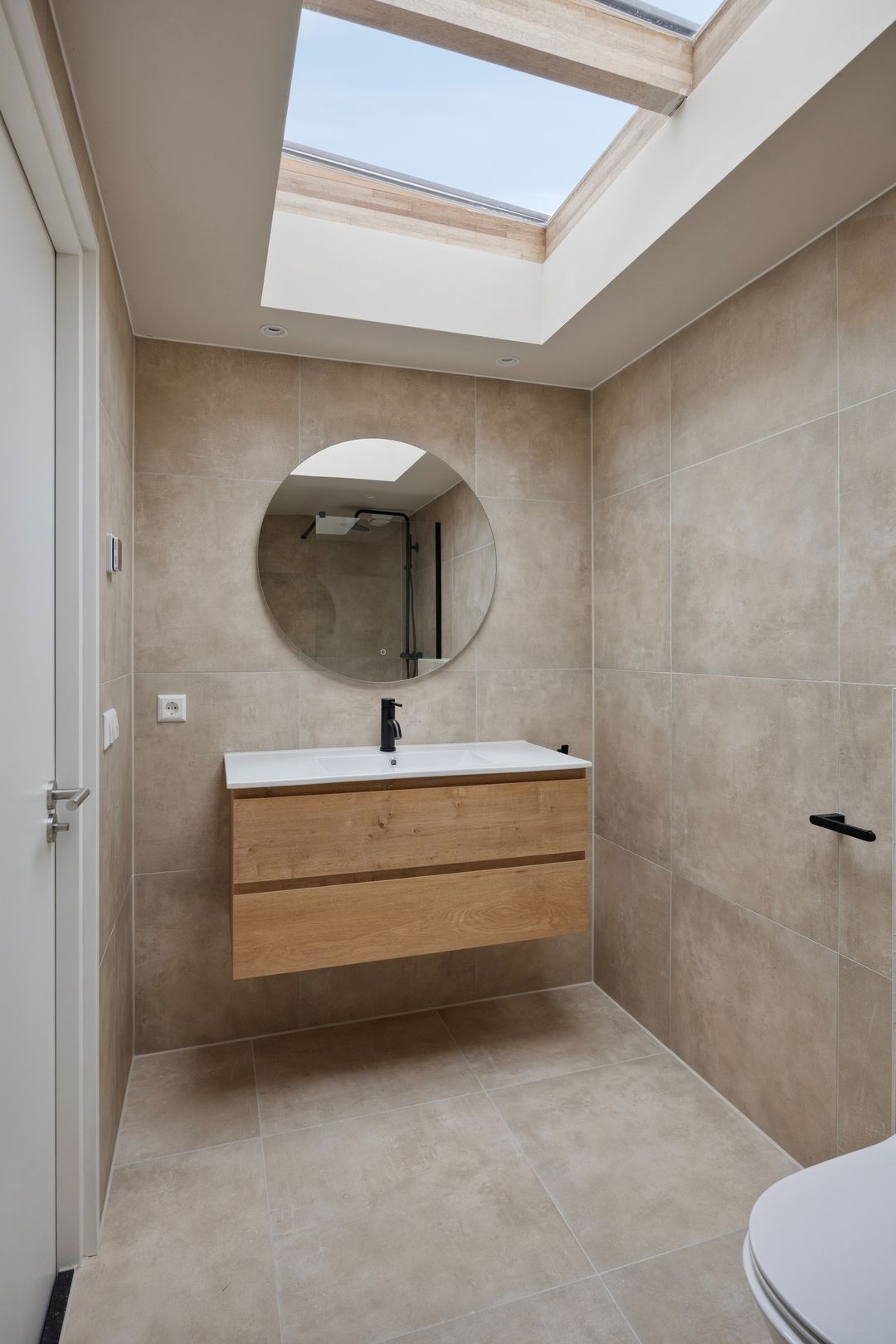 Renovated Upper Apartment with Spacious Rooftop Terrace in Alkmaar City Center — 16