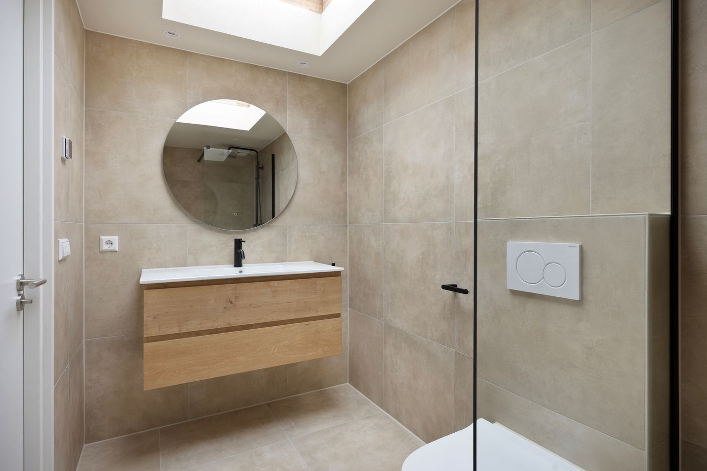 Renovated Upper Apartment with Spacious Rooftop Terrace in Alkmaar City Center — 14