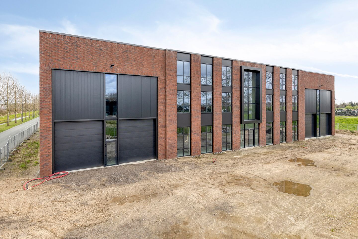 Bekijk foto 1 van Titaniumlaan 40