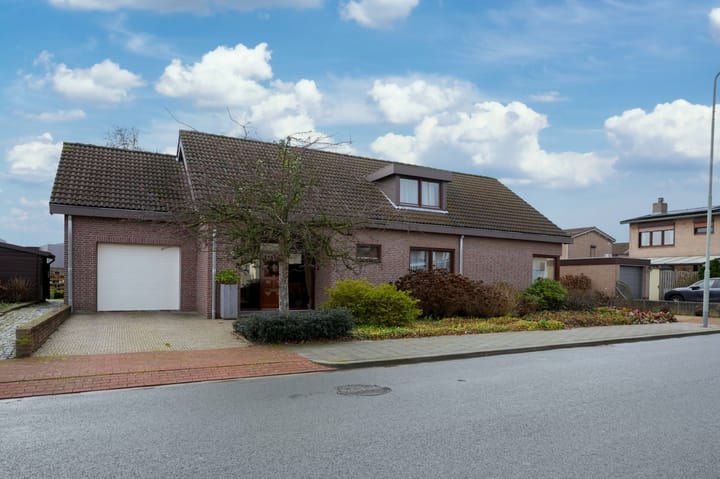 Photo 2 of Wattstraat 8