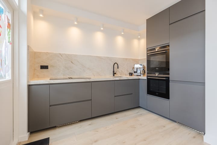 Photo 2 of Evertsenstraat 68