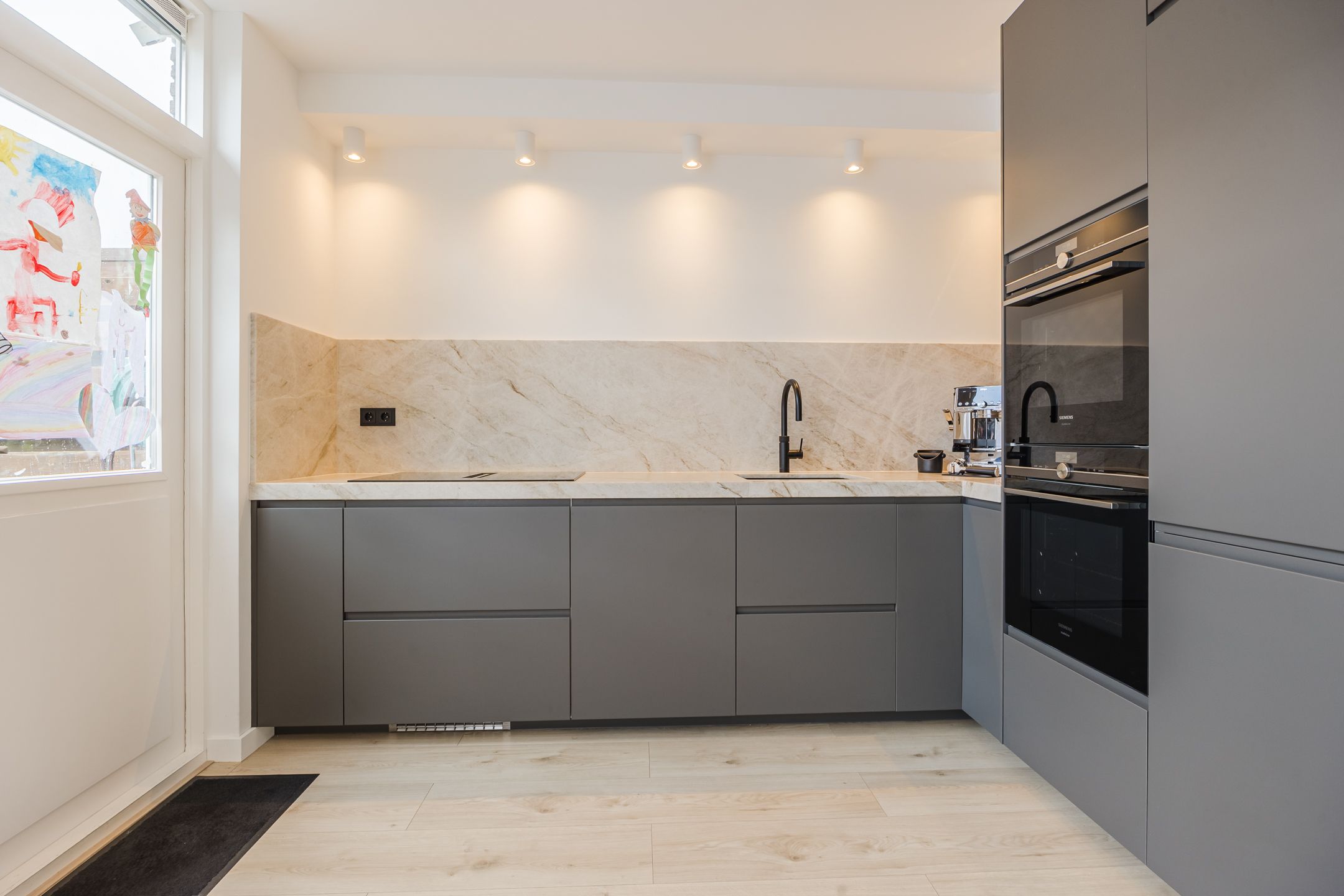 Photo 9 of Evertsenstraat 68