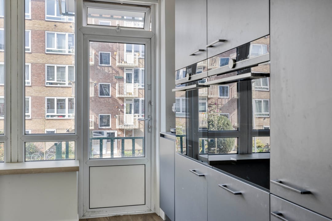 Light apartment with two balconies and living kitchen in Utrecht Tolsteeg — 17