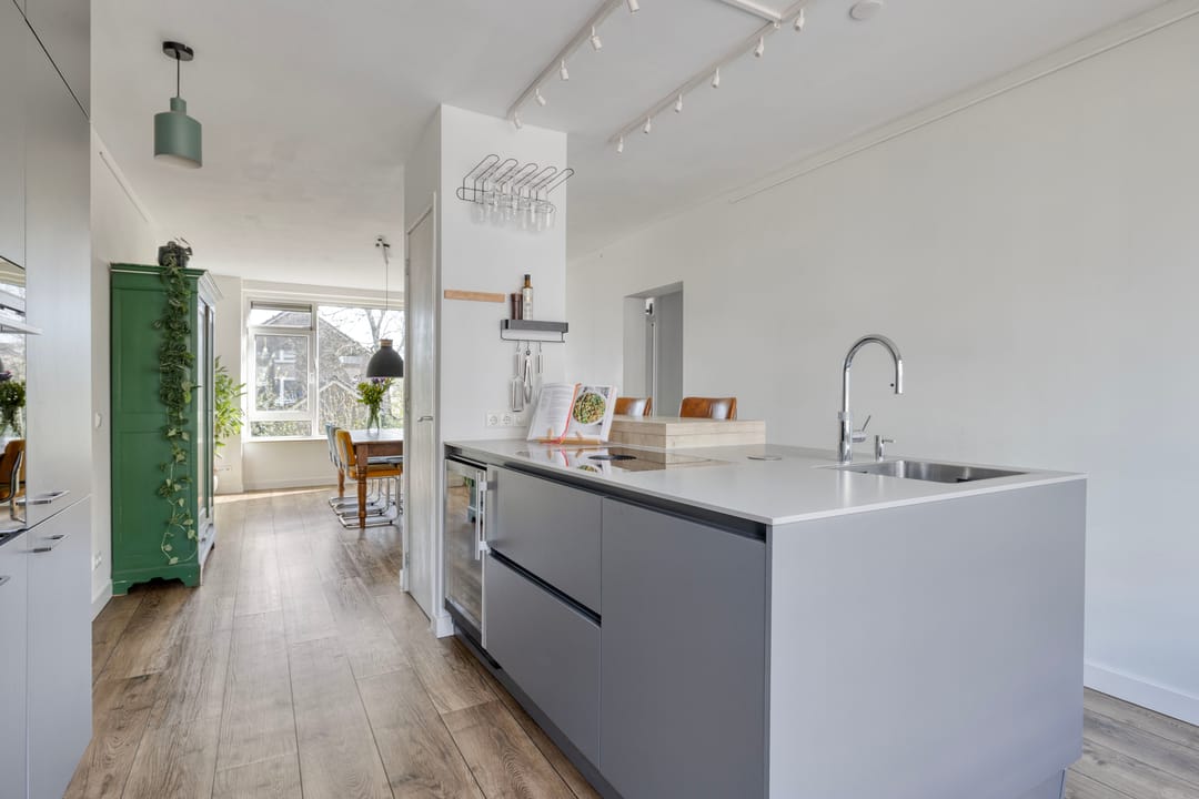 Light apartment with two balconies and living kitchen in Utrecht Tolsteeg — 18