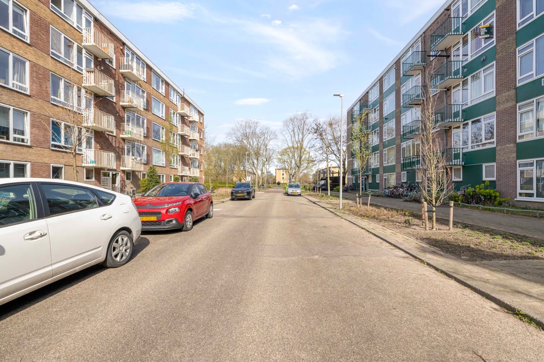 Light apartment with two balconies and living kitchen in Utrecht Tolsteeg — 32