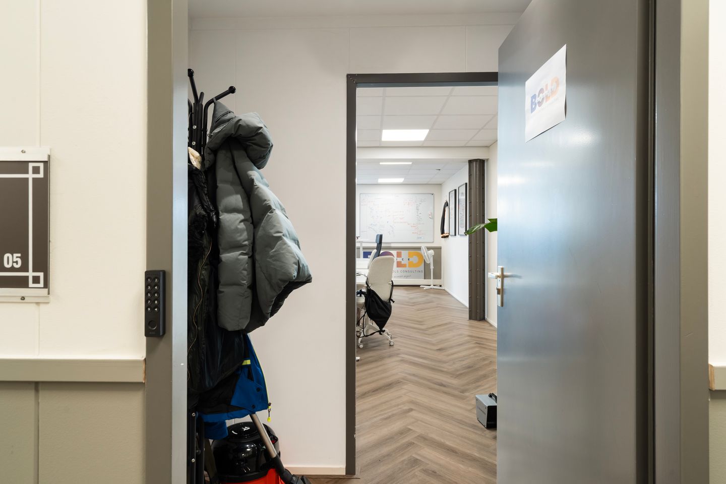 View photo 2 of Overschieseweg 10