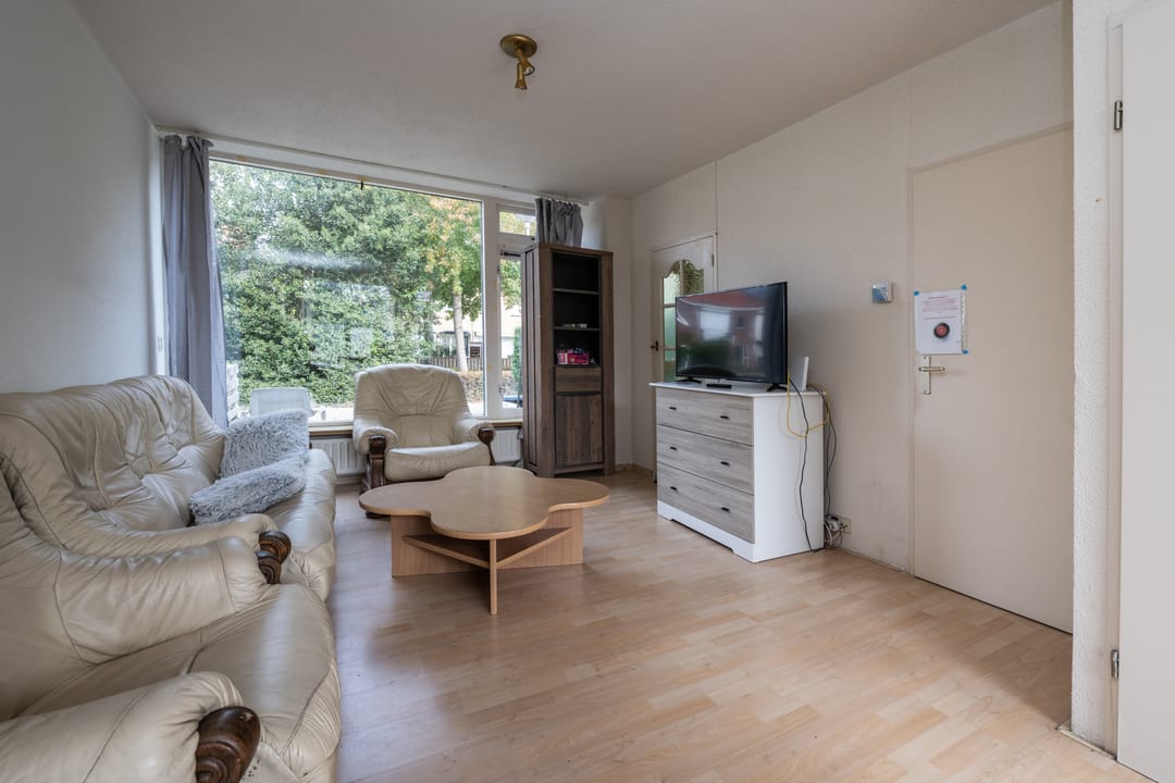 Spacious Family Home with Four Bedrooms and Sunny Southwest-Facing Garden — 15