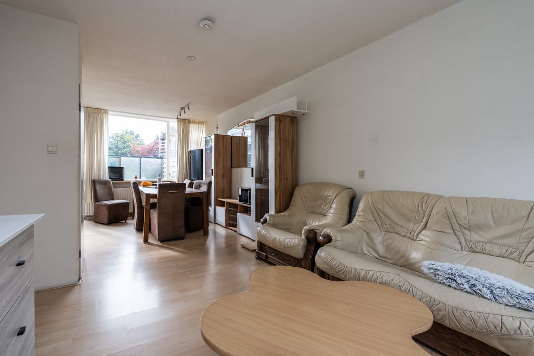 Spacious Family Home with Four Bedrooms and Sunny Southwest-Facing Garden — 17