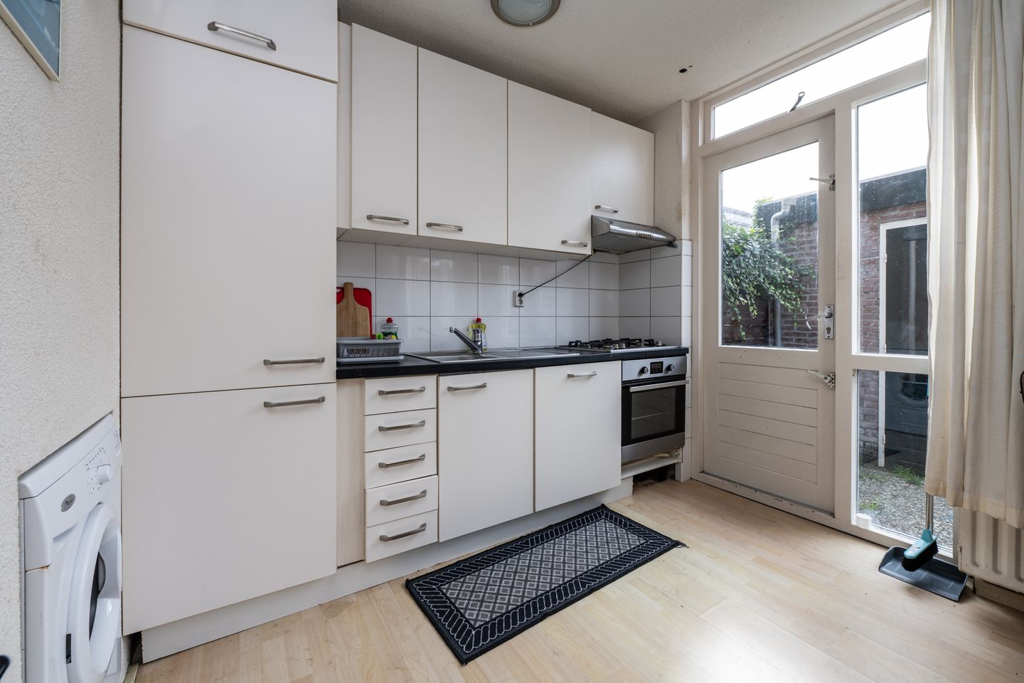 Spacious Family Home with Four Bedrooms and Sunny Southwest-Facing Garden — 25