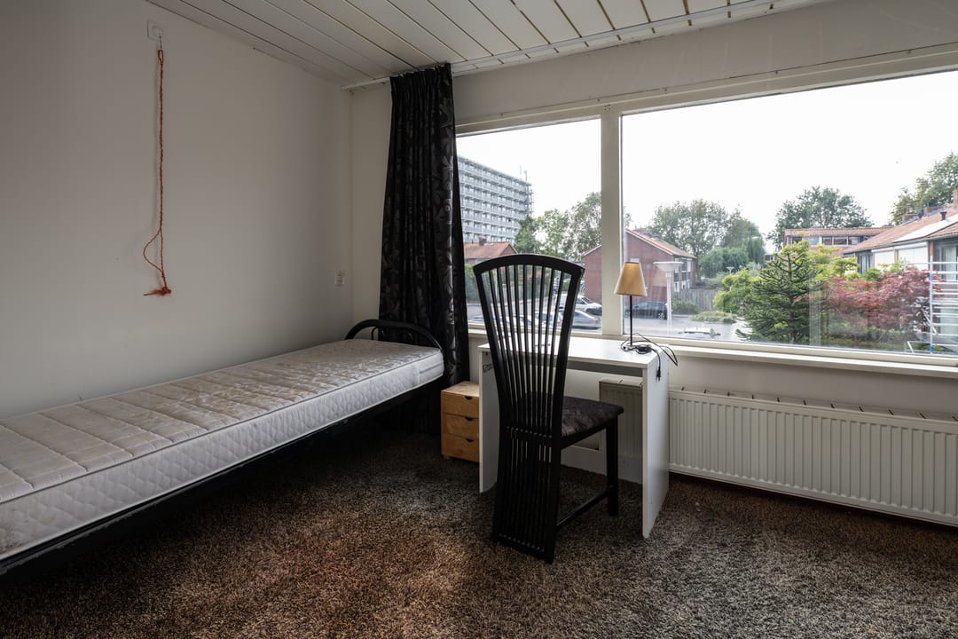 Spacious Family Home with Four Bedrooms and Sunny Southwest-Facing Garden — 32