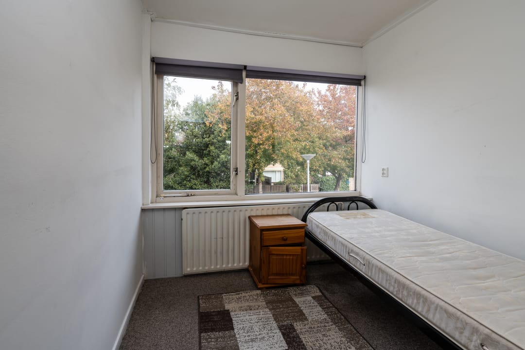 Spacious Family Home with Four Bedrooms and Sunny Southwest-Facing Garden — 21