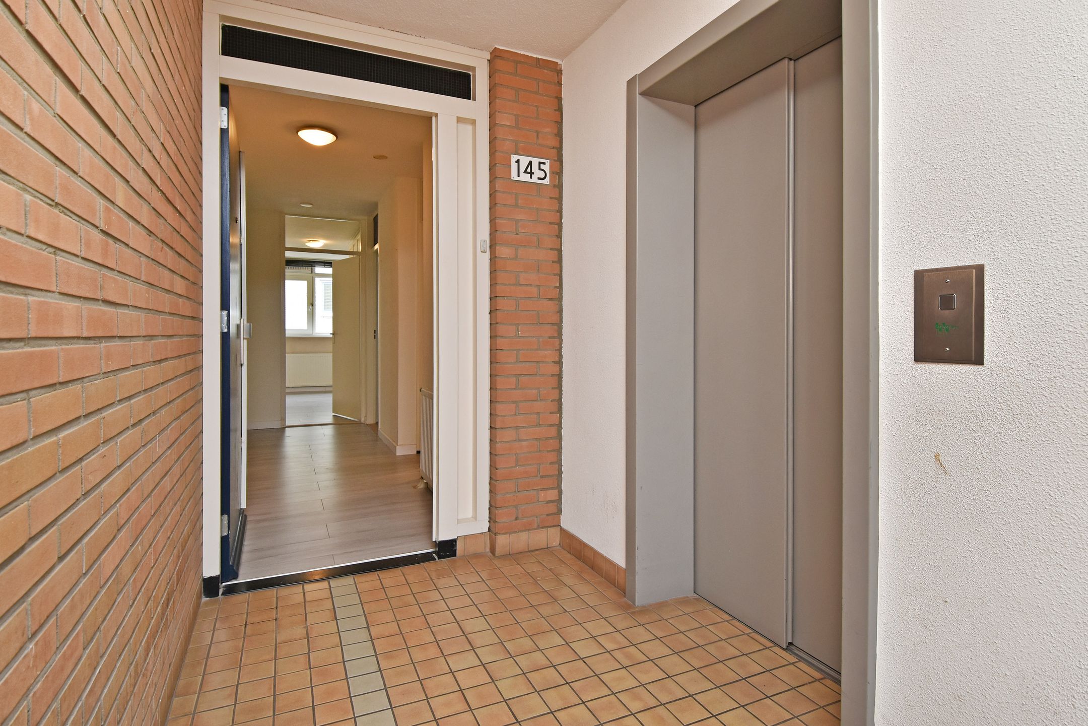 Photo 9 of Torenstraat 145