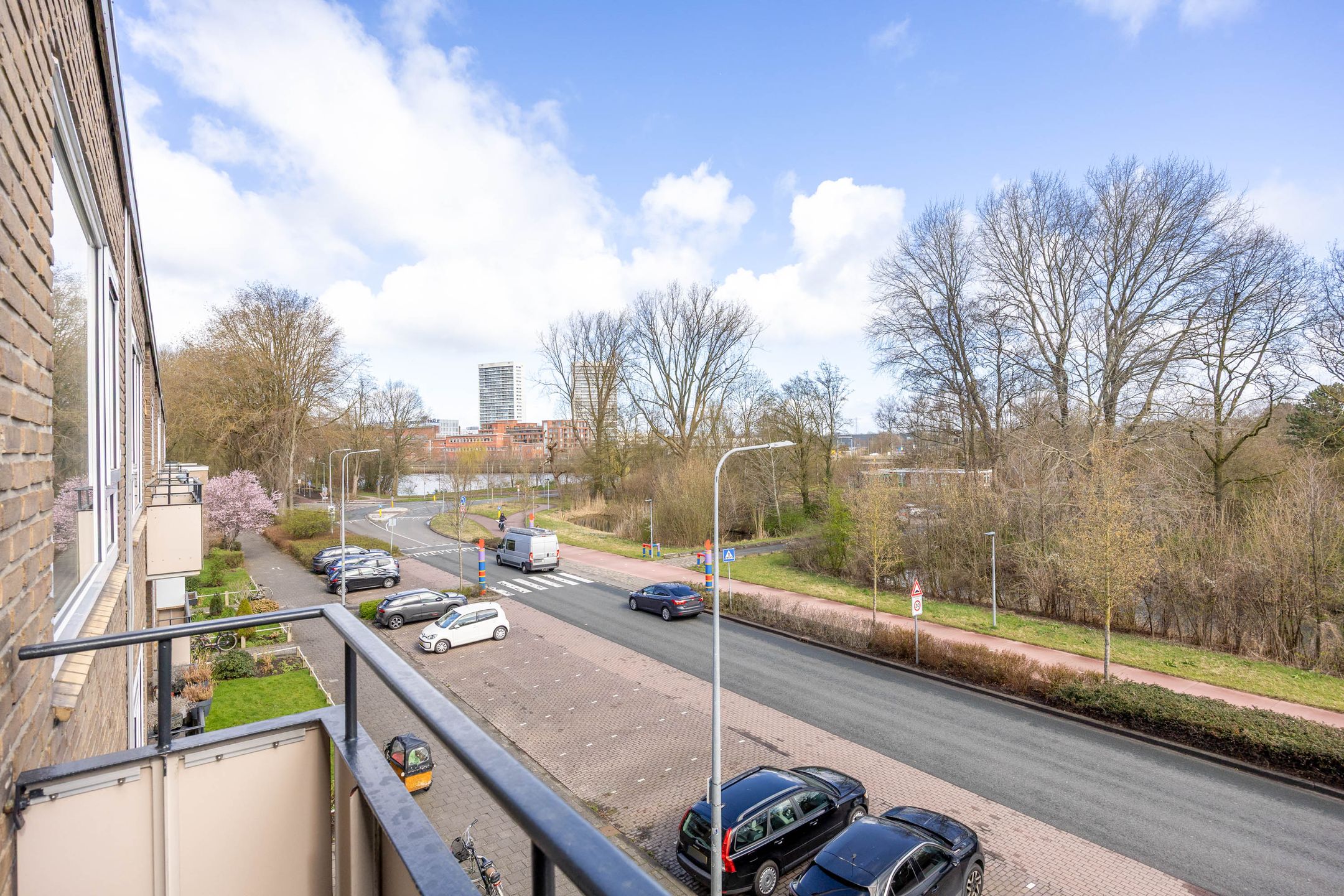 Photo 24 of Helperzoom 137