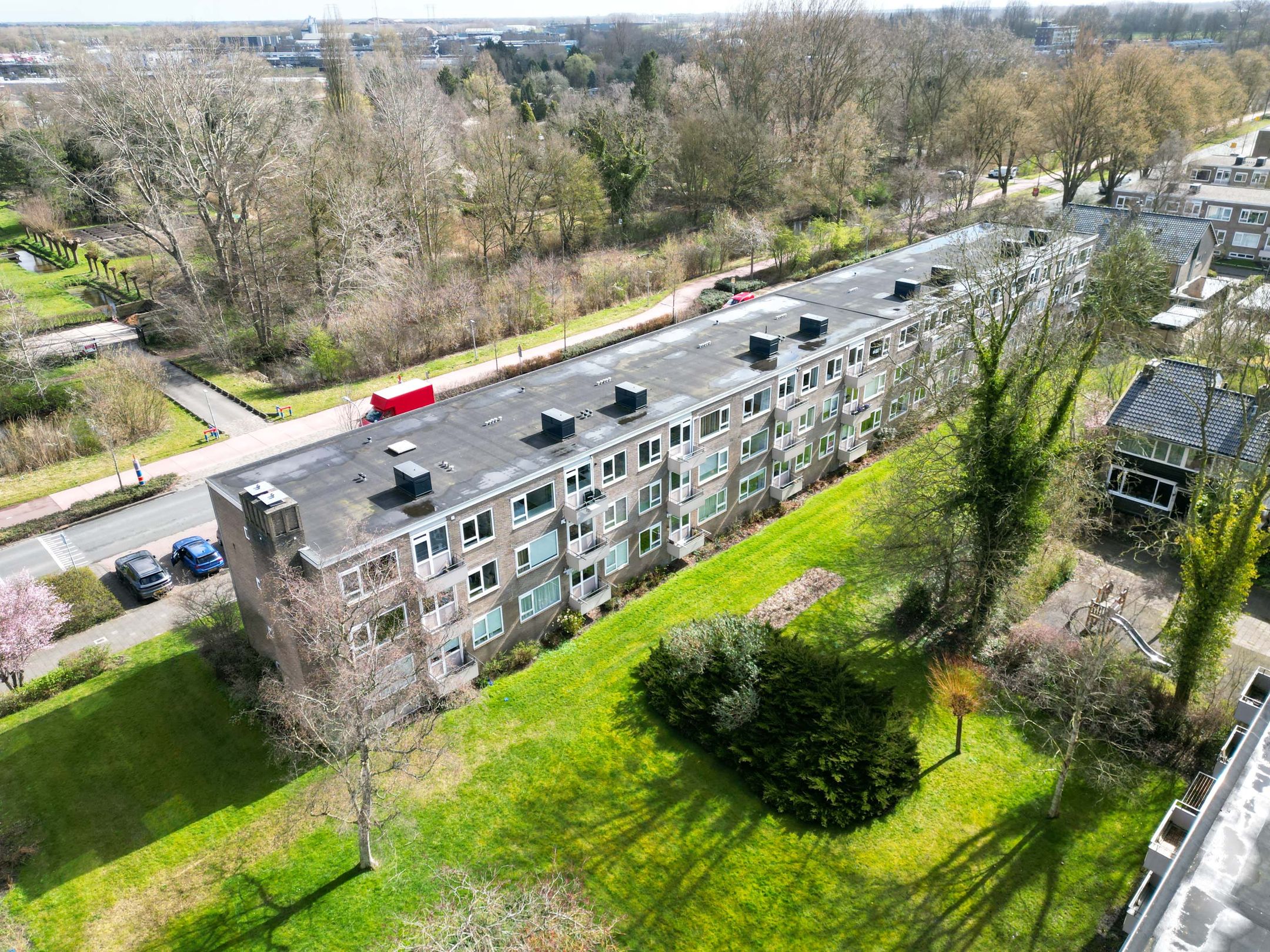 Photo 48 of Helperzoom 137