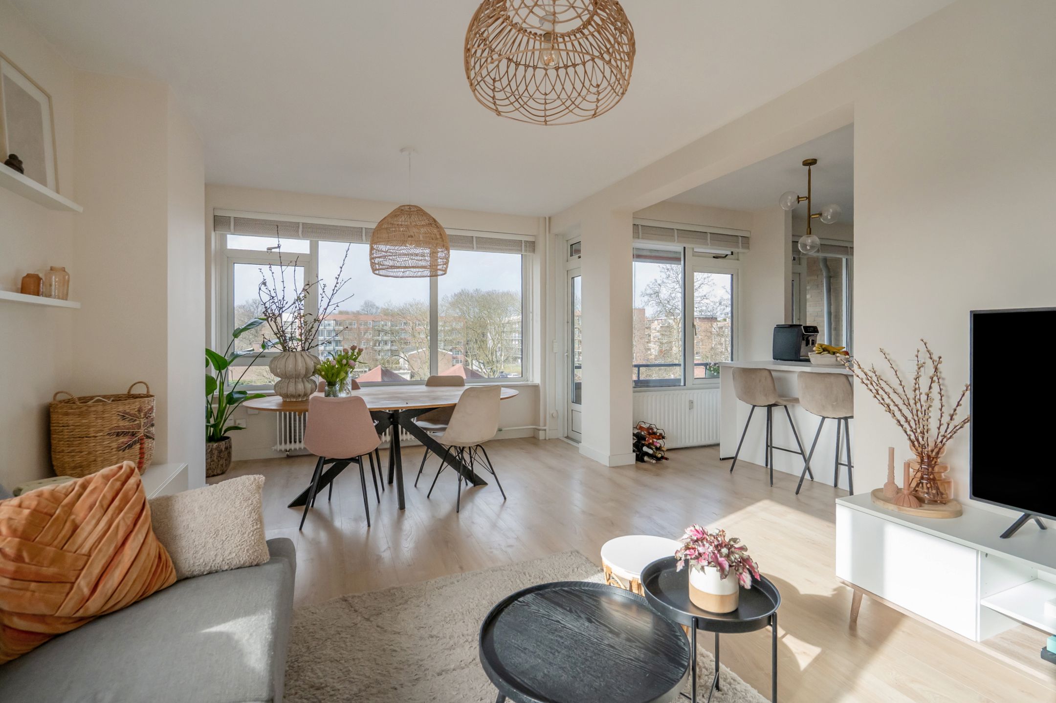 Modern Corner Apartment with Sunny Balcony in Voorburg — 17